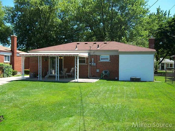 4th image of 27621 Marilyn Dr