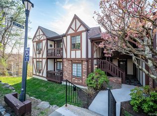 33 Foxwood Cir, Mount Kisco, NY 10549