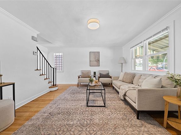 5th image of 4357 Winterburn Ave