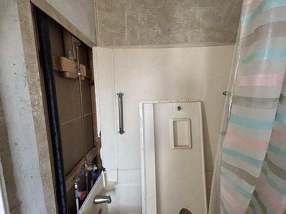 4th image of 4714 Auburn St