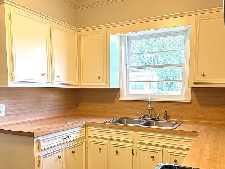 903 E Mary Ave — Photo 8