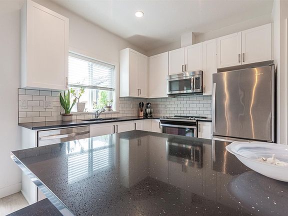 4th image of 32789 Burton Ave #201