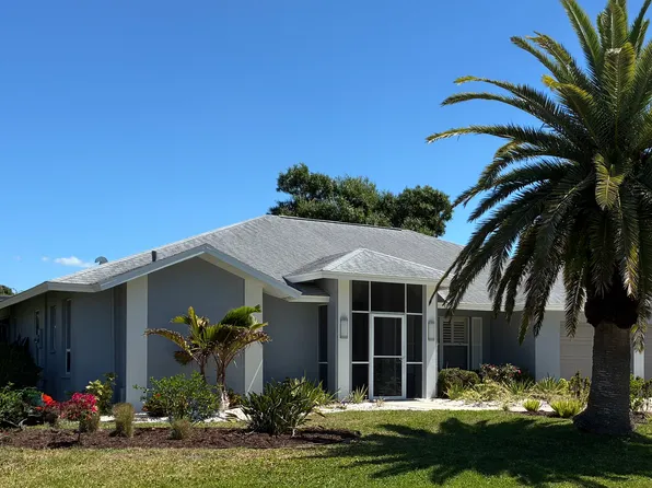 6988 Country Lakes Cir, Sarasota, FL 34243