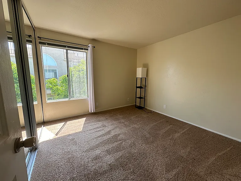 1741 Granville Ave #206 — Photo 9