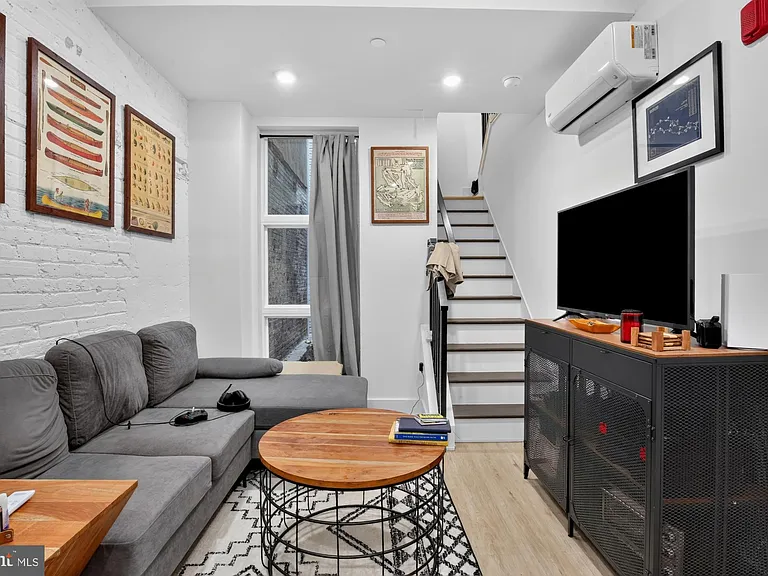 59 N 2nd St #4 — Photo 2
