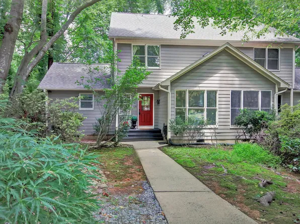 125 Mallard Ct, Chapel Hill, NC 27517