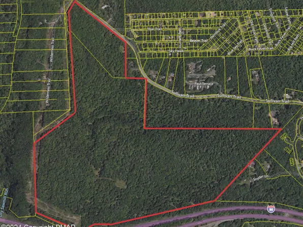 Sullivan Trl, Scotrun, PA 18355