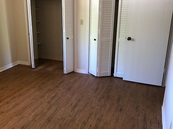 5th image of 1210 E Davis Ave