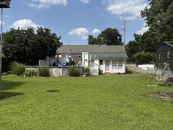 3rd image of 406 Cottonwood Dr