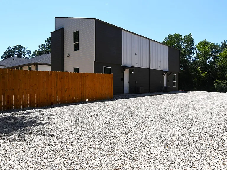 1158 E Earle St — Photo 27