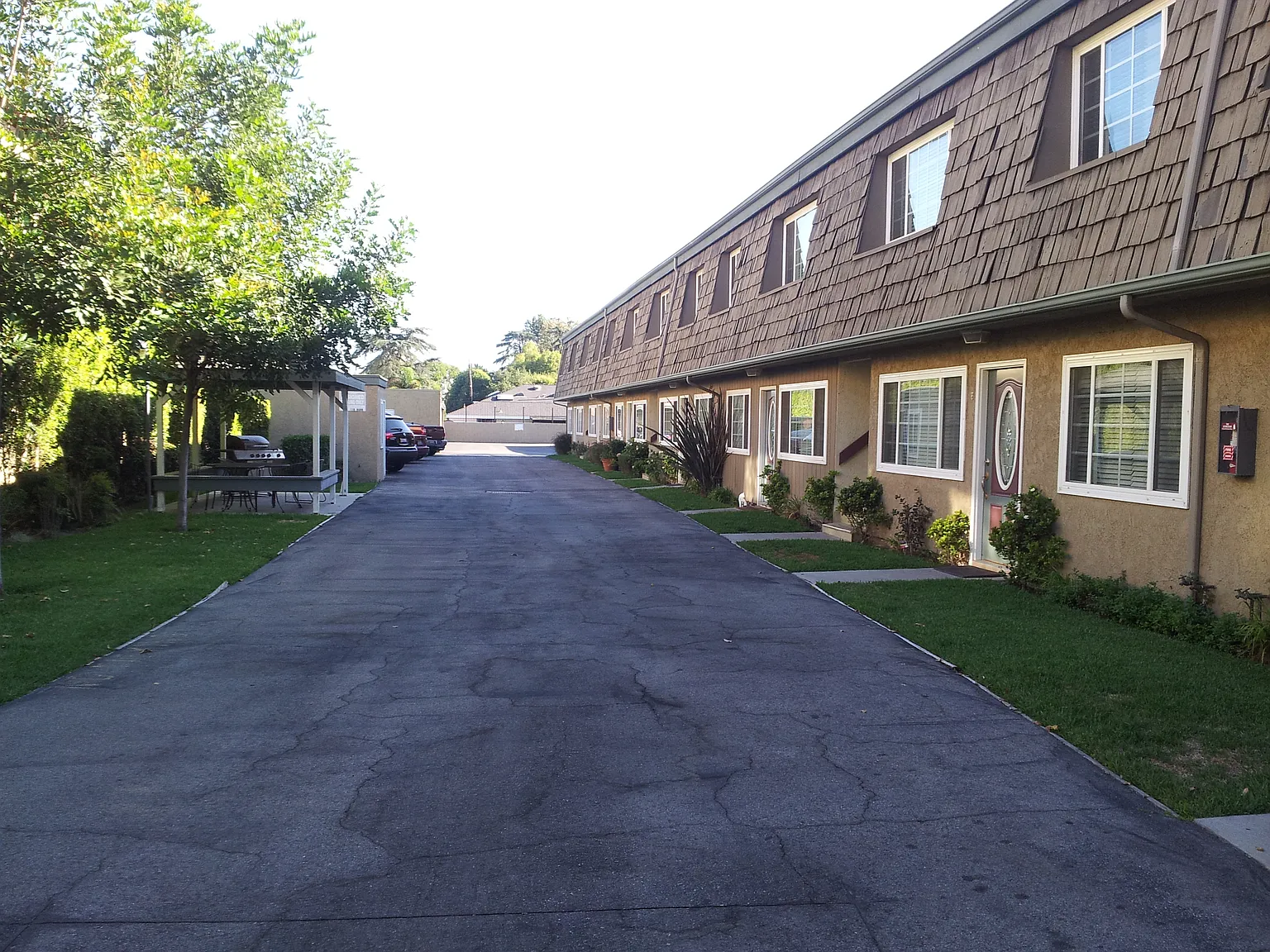 2 bed, 900 sqft, $2,290 — Photo 2