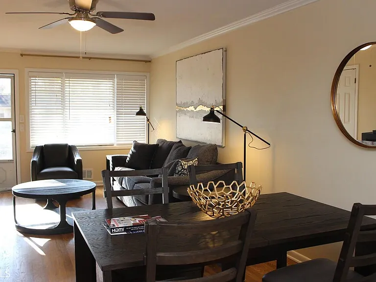 1260 Woodland Ave NE #B — Photo 3