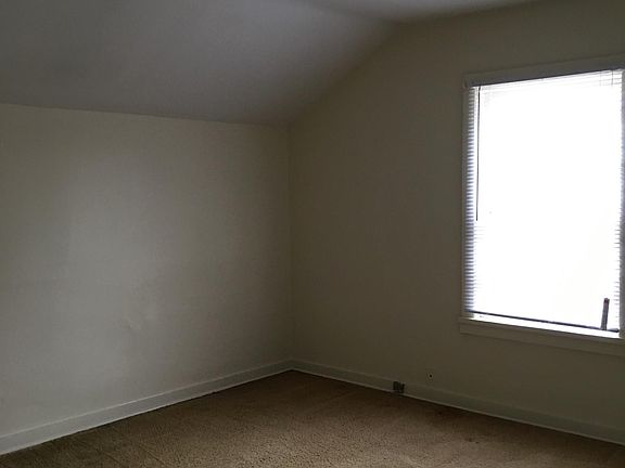 3rd image of 19 S Lincoln St APT C