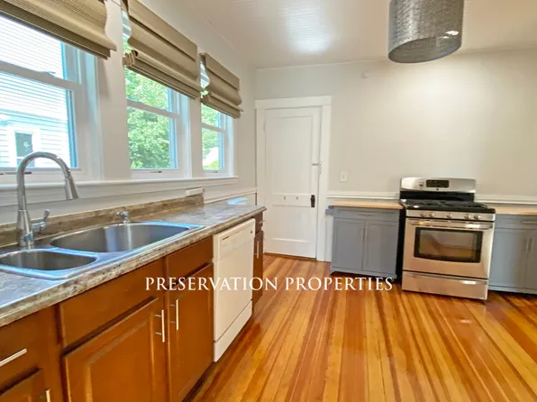 10 Playstead Rd #1, Newton, MA 02458