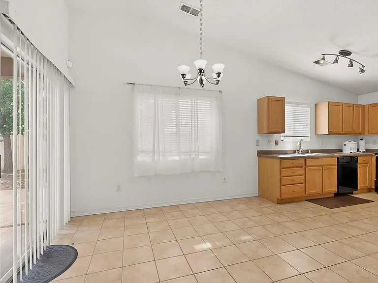 531 Manistee St SE — Photo 10