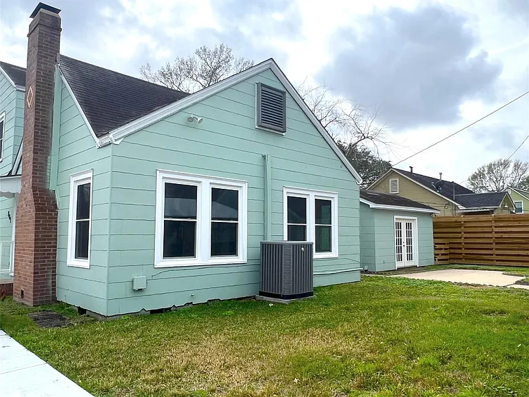 801 Avenue F — Photo 35