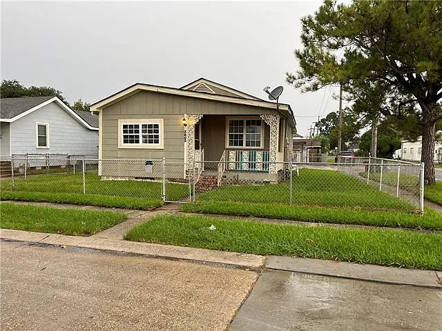 3803 Derbigny St — Photo 1