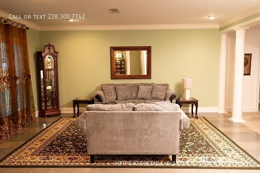 5 bed, 4900 sqft, $4,800 — Photo 2