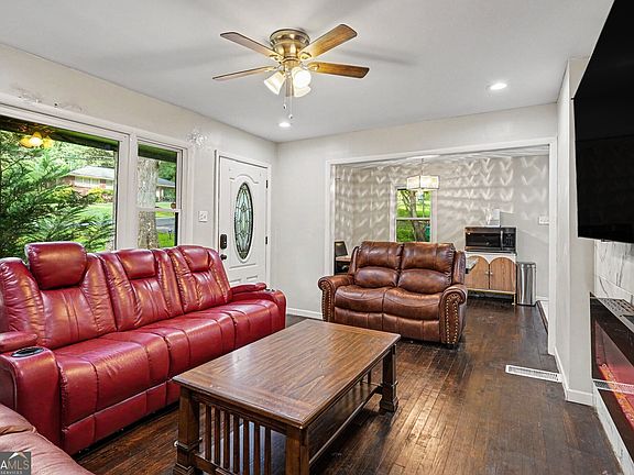 2nd image of 5633 Cypress Dr