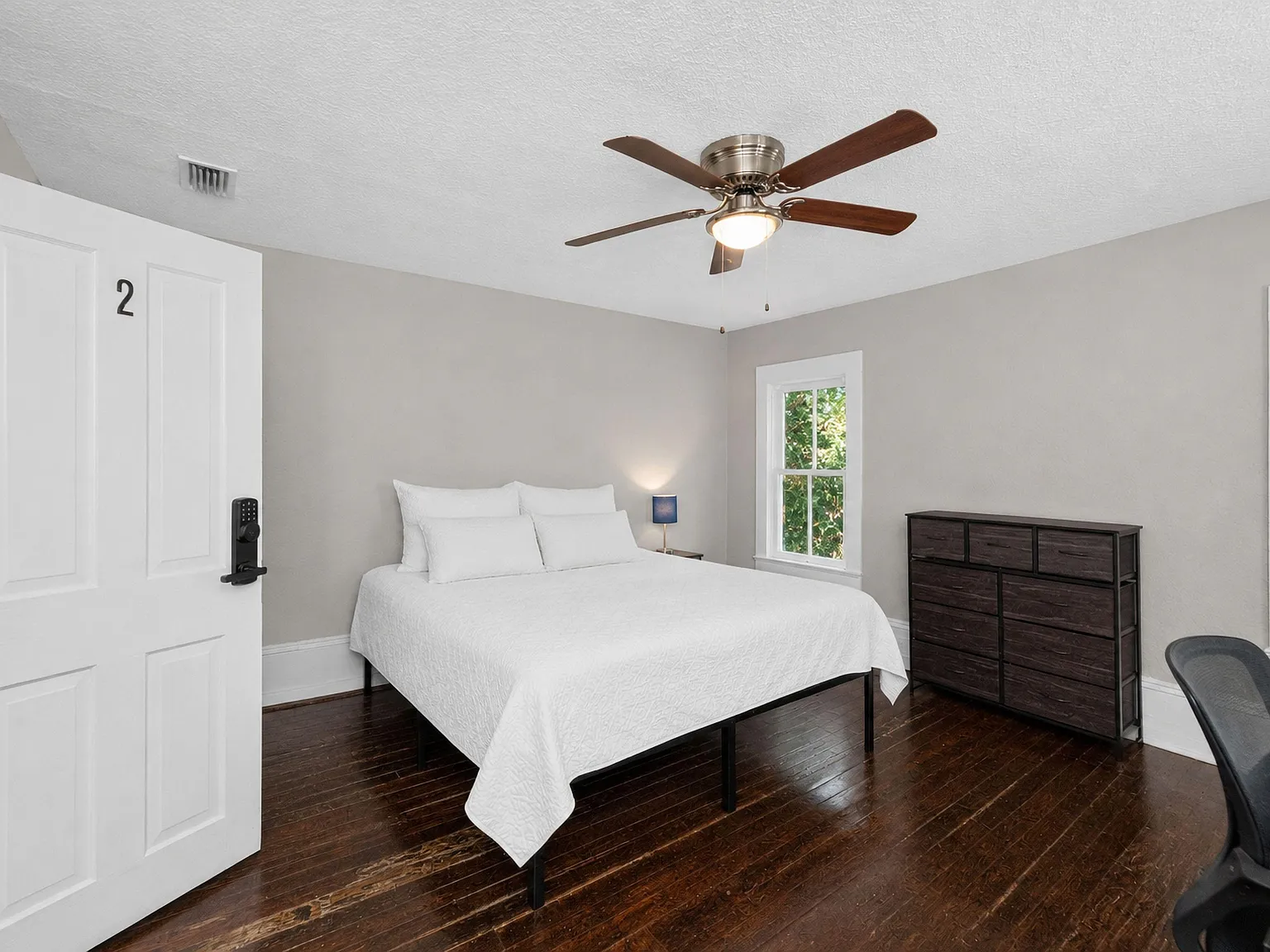 3 bed, 2.0 bath, 1720 sqft, $1,027 — Photo 1