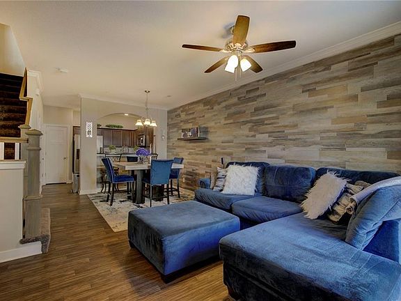 3rd image of 418 Fishers Ct