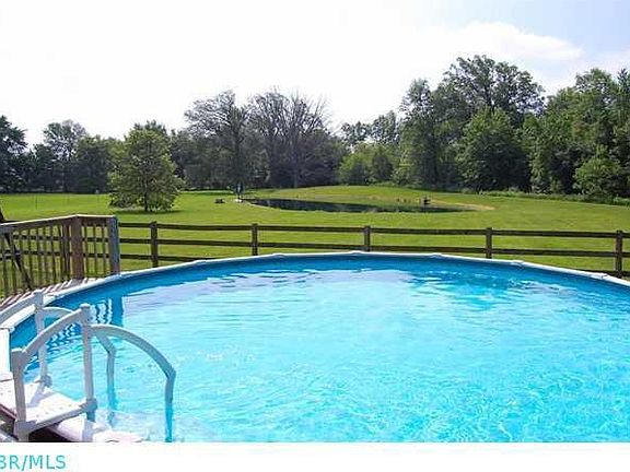 Above Ground Pool 24' in Diameter