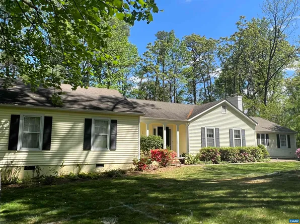 618 Kearsarge Cir, Charlottesville, VA 22903