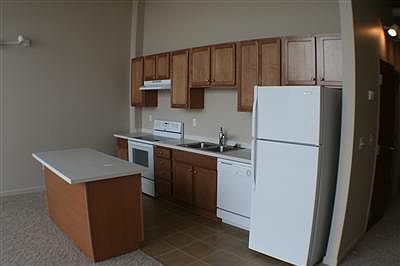 4th image of 401 W Shoreline Dr
