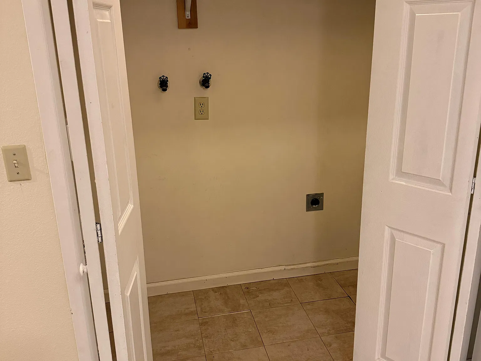 2 bed, 1.5 bath, 1100 sqft, $1,600 — Photo 4