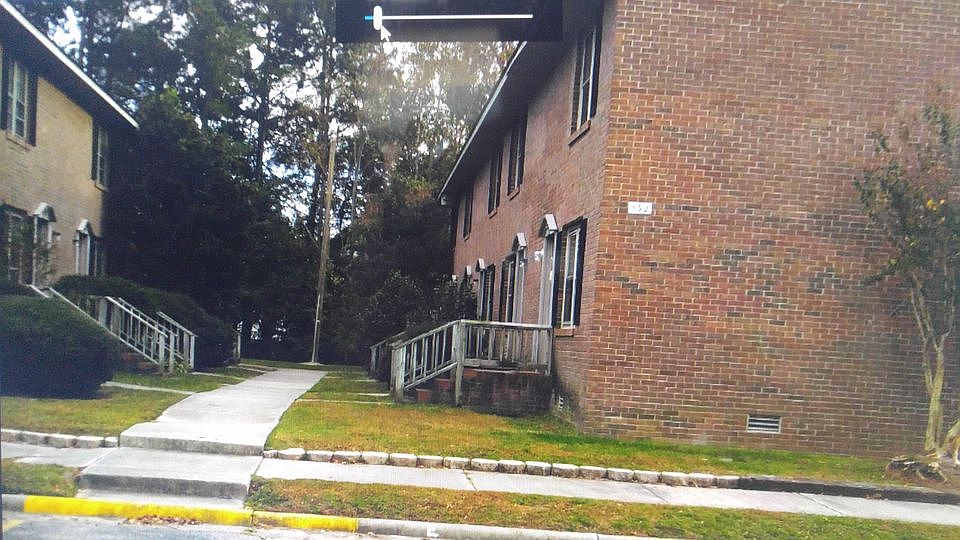 1st image of 132 F Oakmont Dr #F