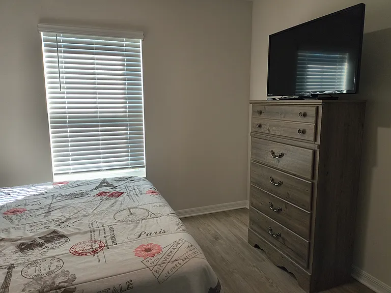 8 Unique Ct — Photo 33