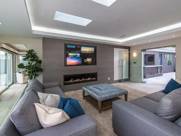 5680 Dolphin Pl — Photo 9