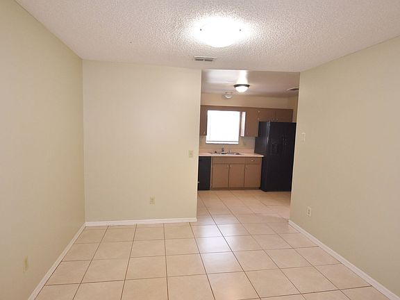 5th image of 1003 Stout Ct