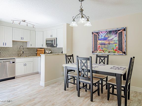 4th image of 1717 Patty Cir NE