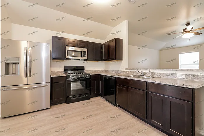 746 W Lola Dr — Photo 6