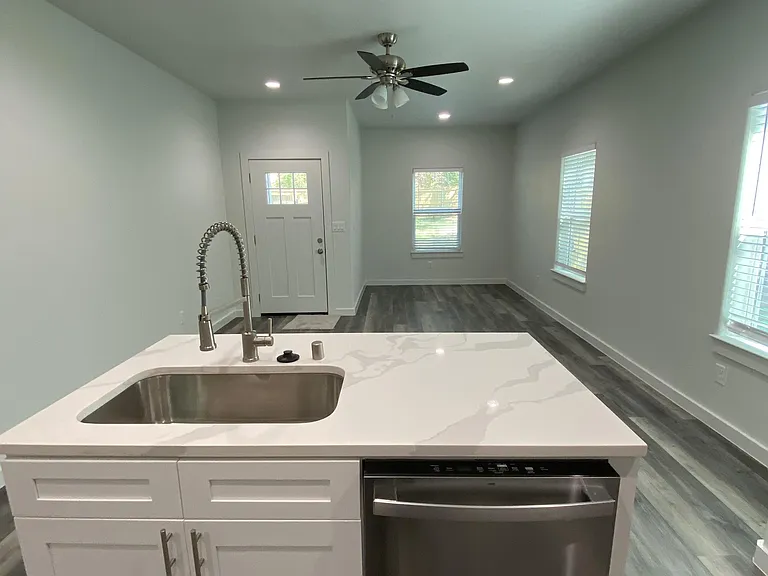 505 W Walker St #10 — Photo 4