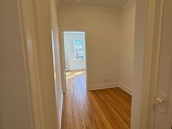 2nd image of 3550 N Leavitt St APT 1