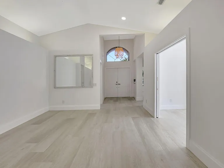 11287 Vivero Ave — Photo 7