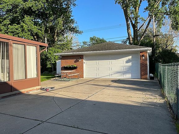 4th image of 13278 Common Rd