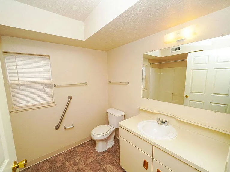 The Highlands Apartments — Photo 15