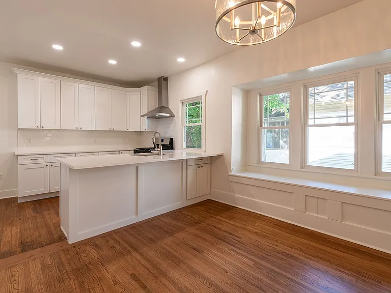 523 E Normal St — Photo 10