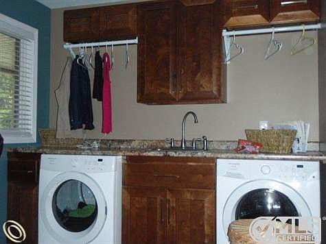 5235 S. Hillcrest - laundry room