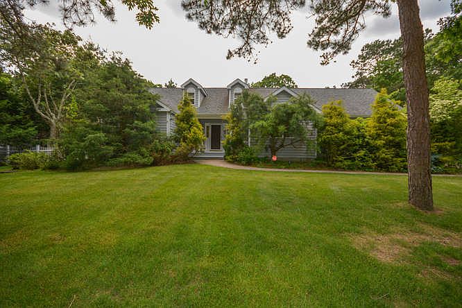 1st image of 11 Jeffrey Ln