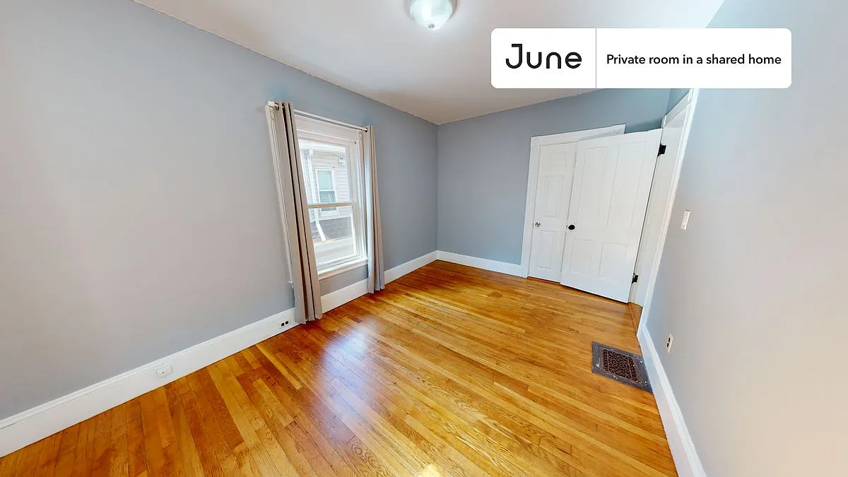 Queen bedroom in 7 bed/2 bath home in Allston #1321 D — Photo 3
