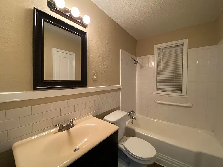 1104 Chatwood St — Photo 10