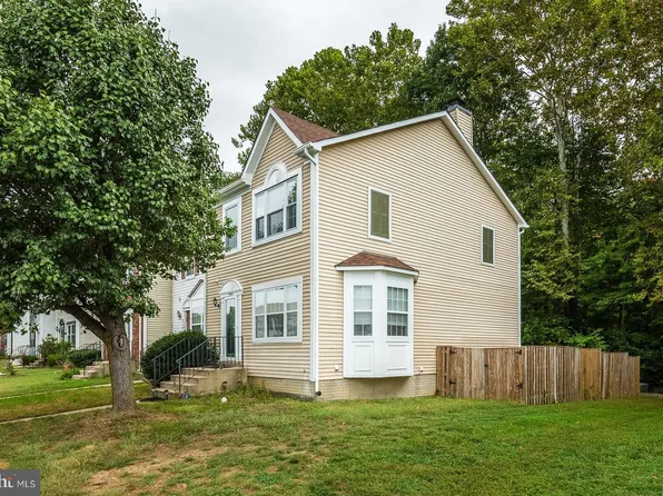 17913 Milroy Dr, Dumfries, VA 22026