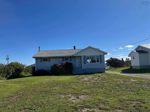 1287 Highway 335, Middle West Pubnico, NS B0W 3S0