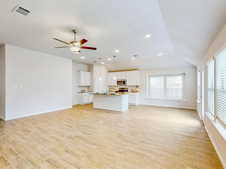 5809 Sandown Dr — Photo 13