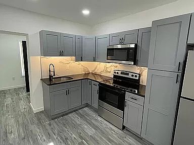 3rd image of 1009 N Pine St #1