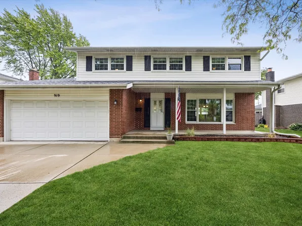 919 E Ironwood Dr, Mount Prospect, IL 60056